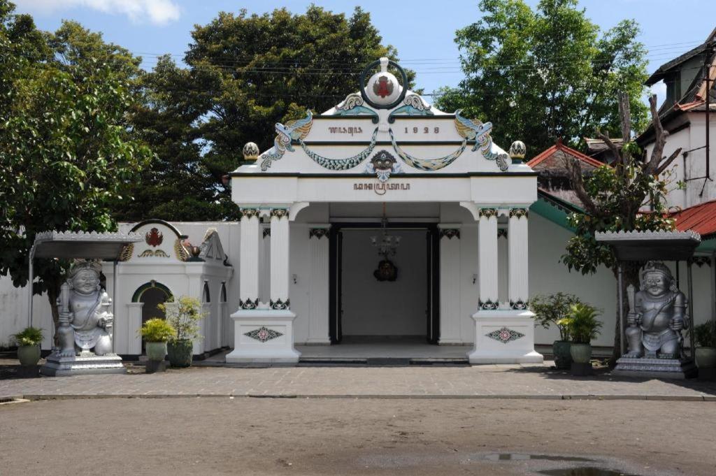 Oyo 90676 Oryza Hotel Yogyakarta Exterior foto